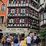 Le Blue St Leon : 2 Pieces Cozy Lit King Size Wifi
