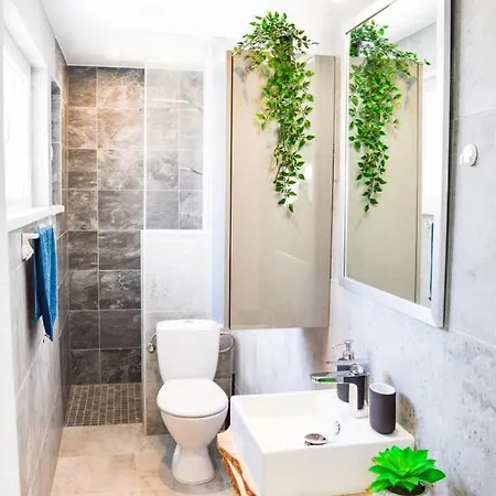 Le Blue St Leon : 2 Pieces Cozy Lit King Size Wifi Apartment
