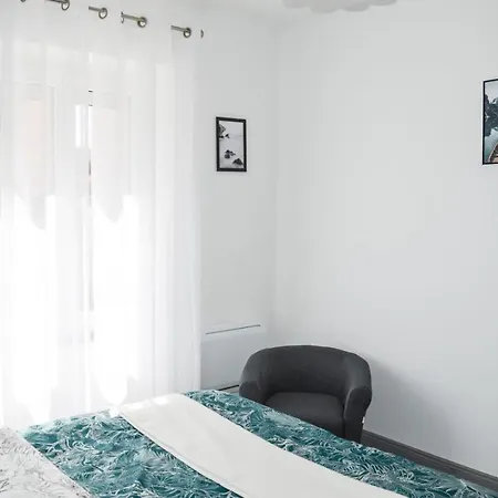 Le Blue St Leon : 2 Pieces Cozy Lit King Size Wifi Apartment *