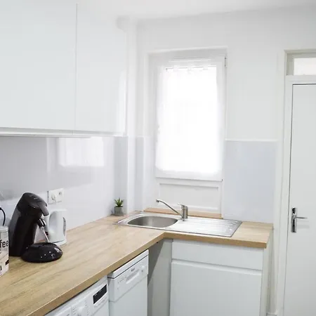 Le Blue St Leon : 2 Pieces Cozy Lit King Size Wifi Apartment